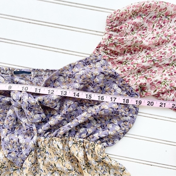 Buckle Floral Chiffon Keyhole Top Size Medium - Picture 6 of 13